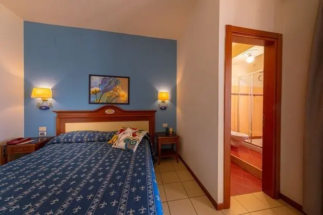 Tek Büyük veya İki Ayrı Yataklı Oda, Deniz Manzaralı