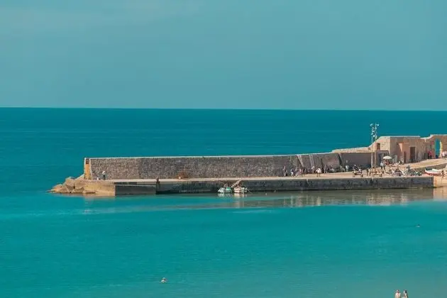 Tek Büyük veya İki Ayrı Yataklı Oda, Deniz Manzaralı