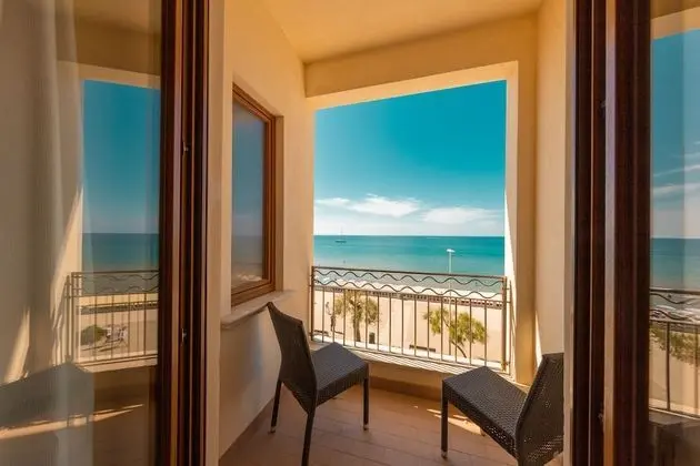 Üç Kişilik Oda, Deniz Manzaralı