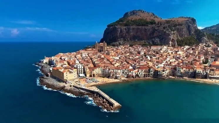 Üç Kişilik Oda, Deniz Manzaralı