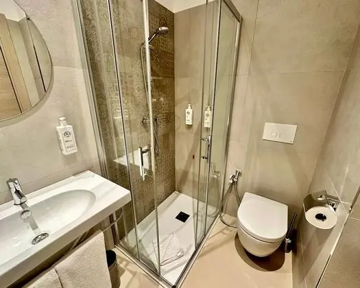 Comfort Tek Büyük veya İki Ayrı Yataklı Oda