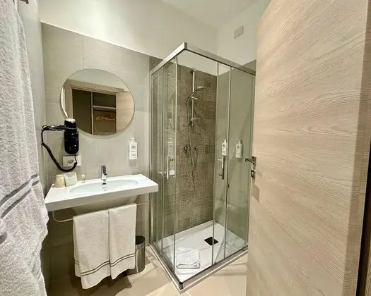 Comfort Tek Büyük veya İki Ayrı Yataklı Oda