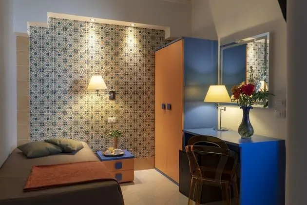 Tek Büyük Yataklı Oda, Balkon, Kısmi Deniz Manzaralı