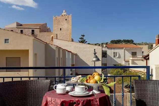 Tek Büyük Yataklı Oda, Balkon, Kısmi Deniz Manzaralı