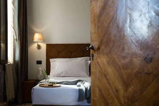 Deluxe Tek Büyük Yataklı Oda, Kanal Manzaralı