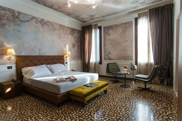 Grand Deluxe Canal View