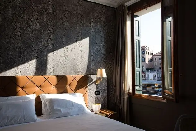 Grand Deluxe Canal View