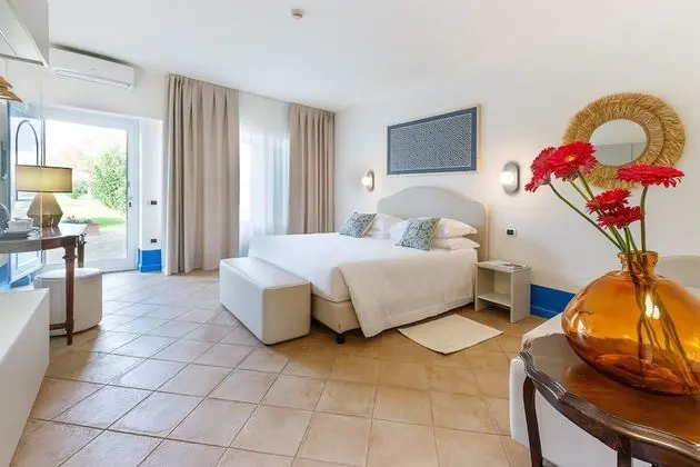 Deluxe Tek Büyük veya İki Ayrı Yataklı Oda, Sigara İçilmez, Havuz Manzaralı