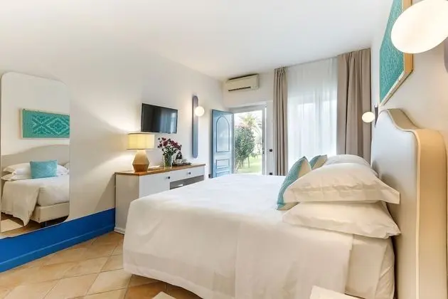 Deluxe Tek Büyük veya İki Ayrı Yataklı Oda, Sigara İçilmez, Havuz Manzaralı