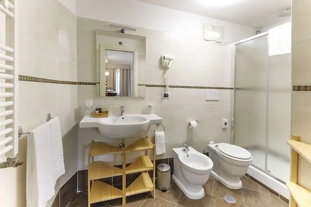 Deluxe Tek Büyük veya İki Ayrı Yataklı Oda, Sigara İçilmez, Havuz Manzaralı