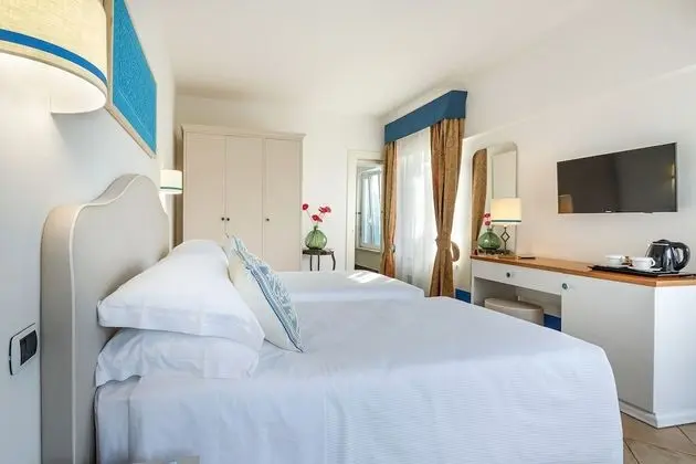 Superior Tek Büyük veya İki Ayrı Yataklı Oda, Sigara İçilmez, Havuz Manzaralı