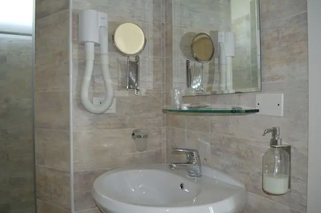 Standard Tek Büyük veya İki Ayrı Yataklı Oda