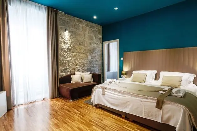 Premium Tek Büyük veya İki Ayrı Yataklı Oda, Balkon, Kısmi Deniz Manzaralı