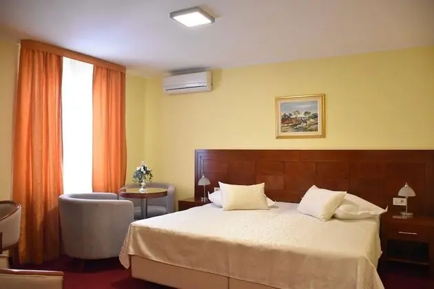 Comfort Tek Büyük Yataklı Oda