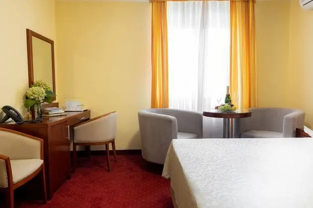 Comfort Tek Büyük Yataklı Oda