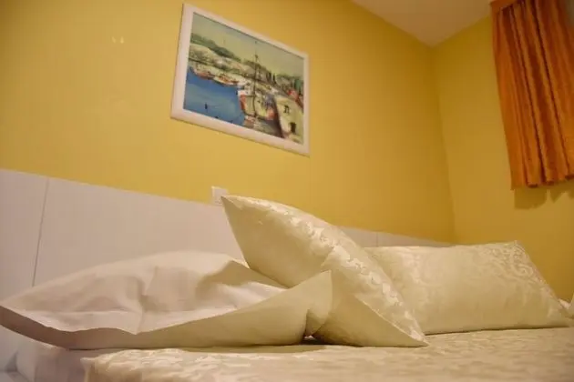 Tek Büyük Yataklı Oda, Zemin Kat