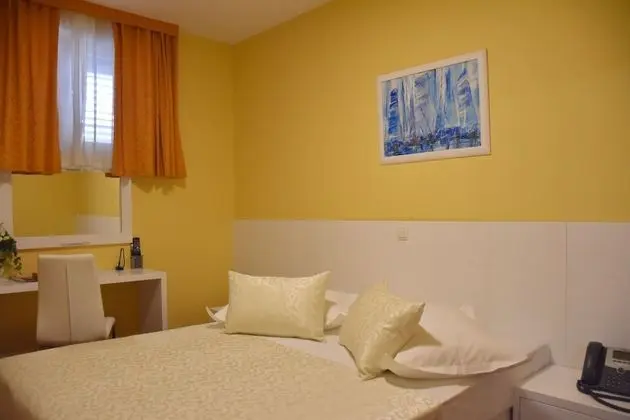 Tek Büyük Yataklı Oda, Zemin Kat