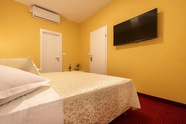 Tek Büyük Yataklı Oda, Zemin Kat