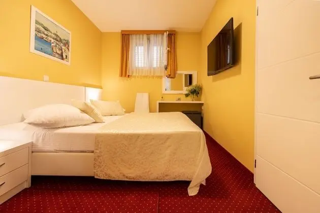 Tek Büyük Yataklı Oda, Zemin Kat