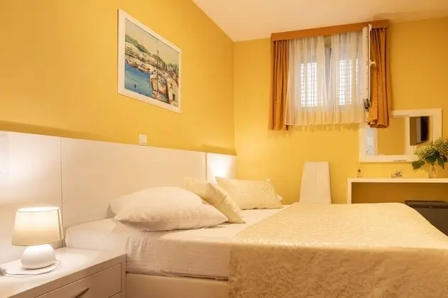 Tek Büyük Yataklı Oda, Zemin Kat