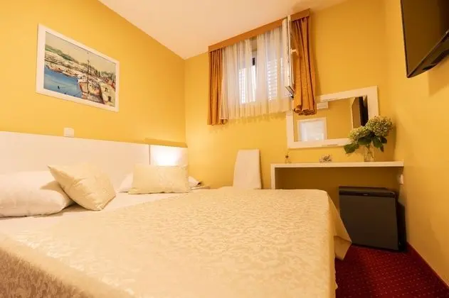 Tek Büyük Yataklı Oda, Zemin Kat