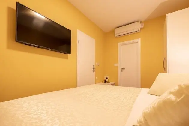 Tek Büyük Yataklı Oda, Zemin Kat