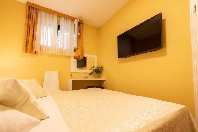 Tek Büyük Yataklı Oda, Zemin Kat