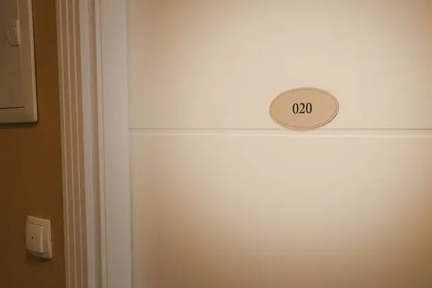 Tek Büyük Yataklı Oda, Zemin Kat