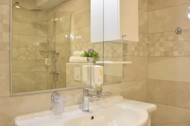 Tek Büyük Yataklı Oda, Zemin Kat