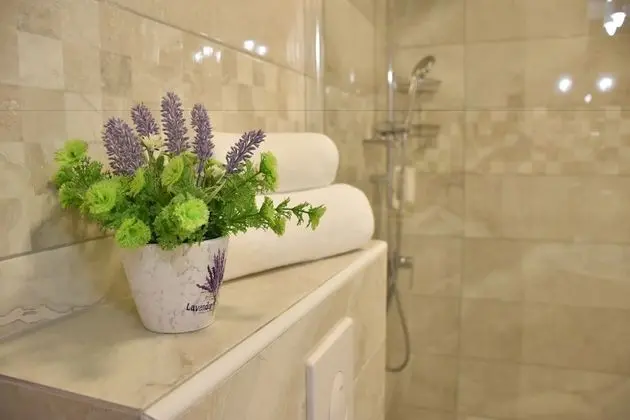 Tek Büyük Yataklı Oda, Zemin Kat