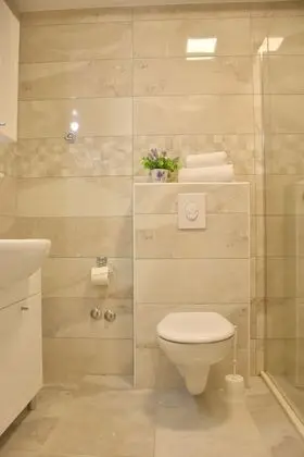 Tek Büyük Yataklı Oda, Zemin Kat