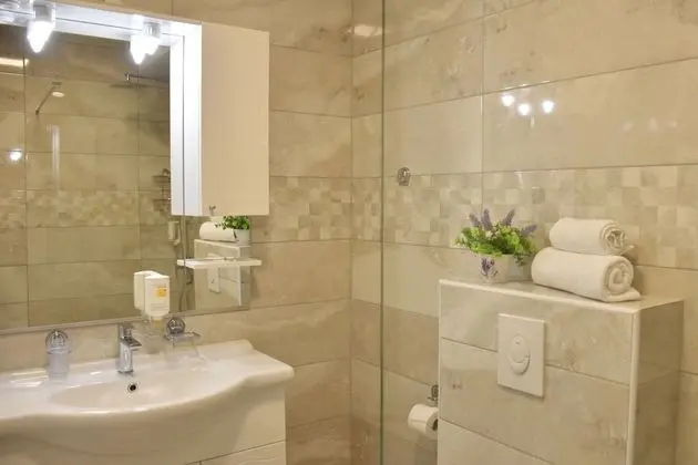 Tek Büyük Yataklı Oda, Zemin Kat