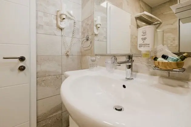 Tek Büyük Yataklı Oda, Zemin Kat