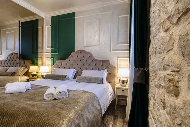 Design Tek Büyük veya İki Ayrı Yataklı Oda (14)