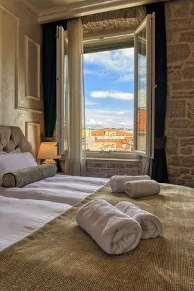 Design Tek Büyük veya İki Ayrı Yataklı Oda (14)