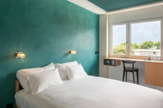 Tek Büyük veya İki Ayrı Yataklı Oda, Dağ Manzaralı