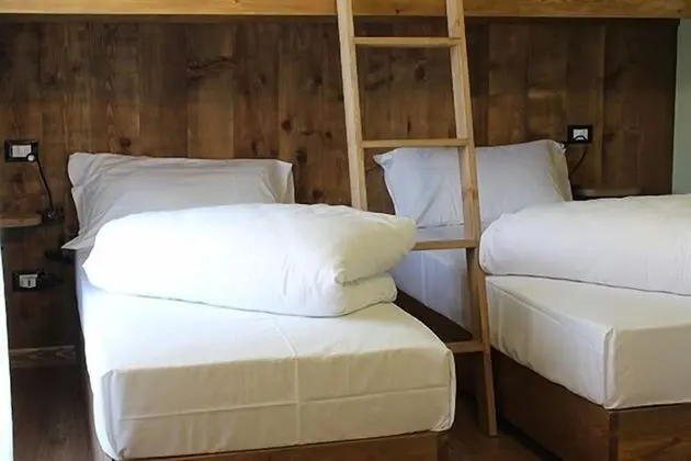 Üç Kişilik Oda