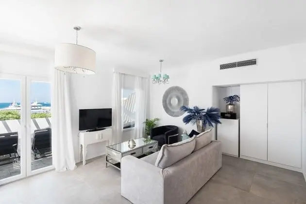 Junior Süit, Deniz Manzaralı (Outdoor Hot Tub)