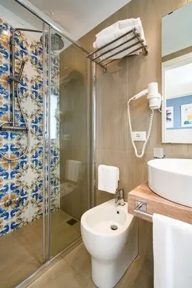 Comfort Tek Büyük Yataklı Oda, Kısmi Deniz Manzaralı