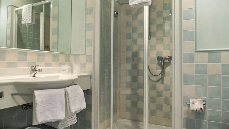 Tek Büyük Yataklı Oda, Göl Manzaralı