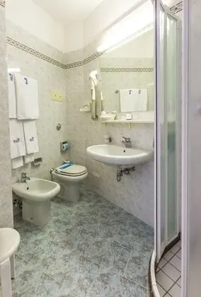 Basic Büyük Yataklı Tek Kişilik Oda