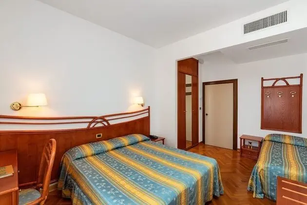 Standard Üç Kişilik Oda