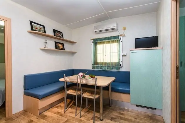 Superior Mobile Home, 2 Bedrooms