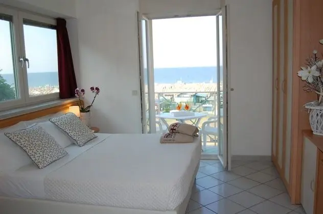 Tek Büyük Yataklı Oda, Balkon, Deniz Manzaralı