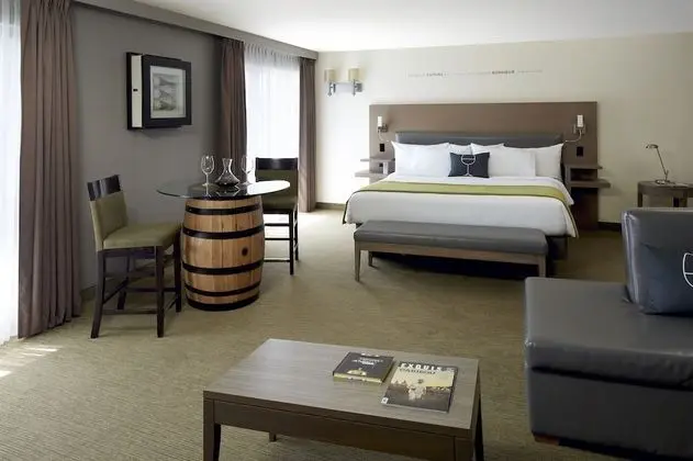 Signature Oda, 1 En Büyük (King) Boy Yatak (Rive Gauche Plus)