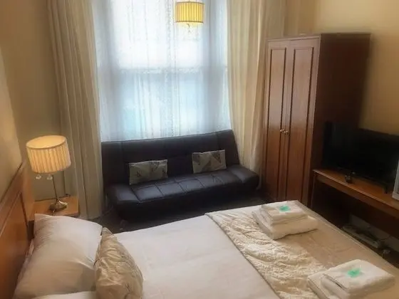 Standard Tek Büyük Yataklı Oda