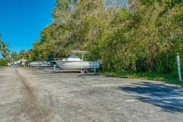 Daire (River Bend C122)