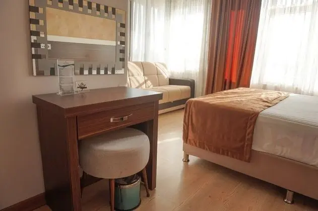 Standart Oda, Nehir Manzaralı, Balkonlu