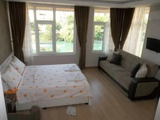 Standart Oda, Nehir Manzaralı, Balkonlu