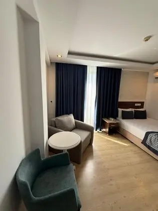Standart Oda, Nehir Manzaralı, Balkonlu